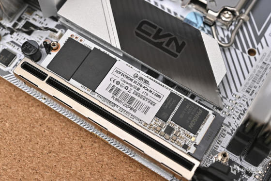 七彩虹 B760I+影驰 4070+海盗船 2000D AF RGB 装机展示