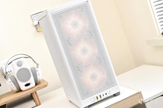 七彩虹 B760I+影驰 4070+海盗船 2000D AF RGB 装机展示