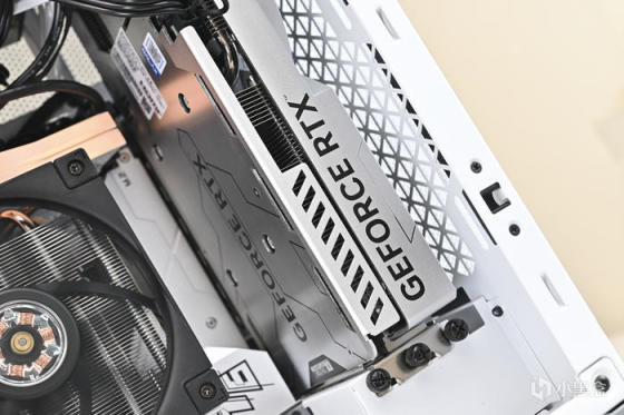 七彩虹 B760I+影驰 4070+海盗船 2000D AF RGB 装机展示