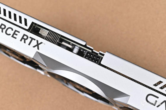 七彩虹 B760I+影驰 4070+海盗船 2000D AF RGB 装机展示