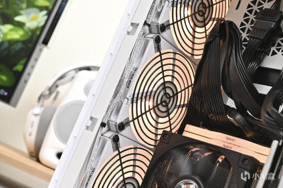 七彩虹 B760I+影驰 4070+海盗船 2000D AF RGB 装机展示