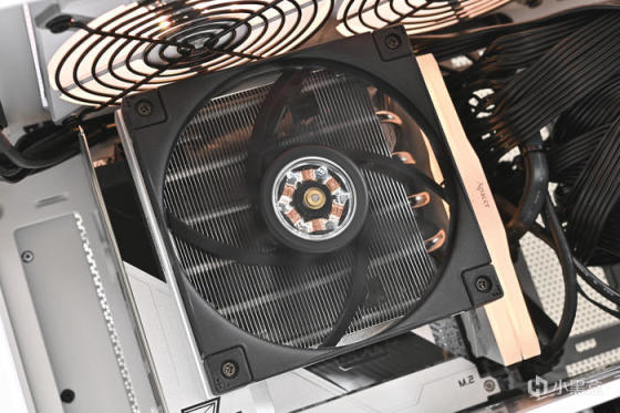 七彩虹 B760I+影驰 4070+海盗船 2000D AF RGB 装机展示