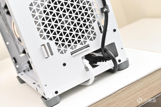 七彩虹 B760I+影驰 4070+海盗船 2000D AF RGB 装机展示