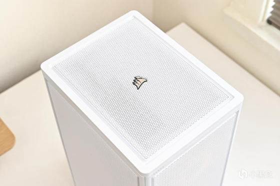 七彩虹 B760I+影驰 4070+海盗船 2000D AF RGB 装机展示