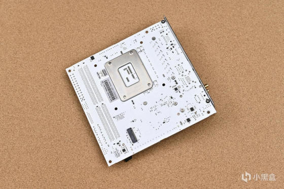 七彩虹 B760I+影驰 4070+海盗船 2000D AF RGB 装机展示