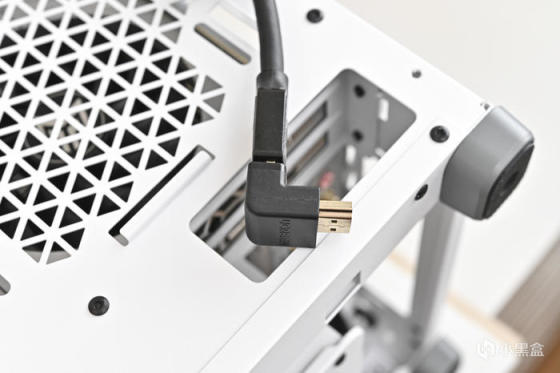 七彩虹 B760I+影驰 4070+海盗船 2000D AF RGB 装机展示