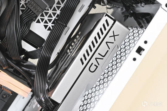 七彩虹 B760I+影驰 4070+海盗船 2000D AF RGB 装机展示