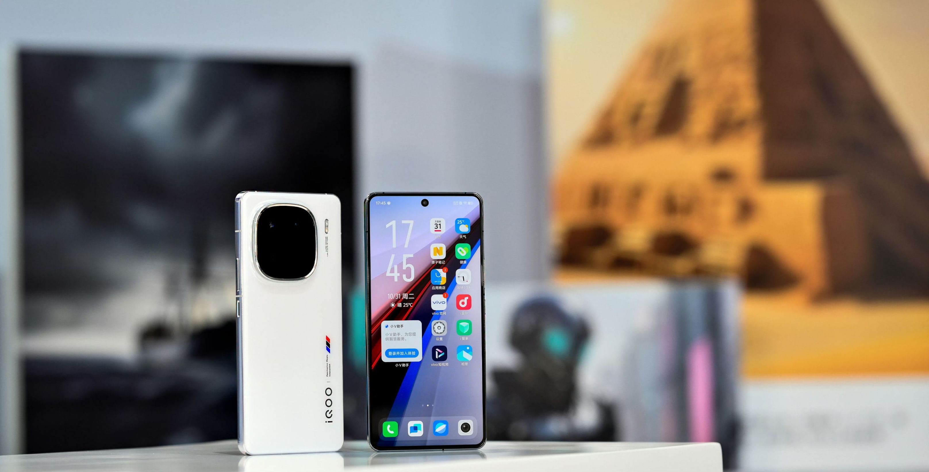 高端成了！这次的IQOO除了刀法精湛竟然还致敬了小米？