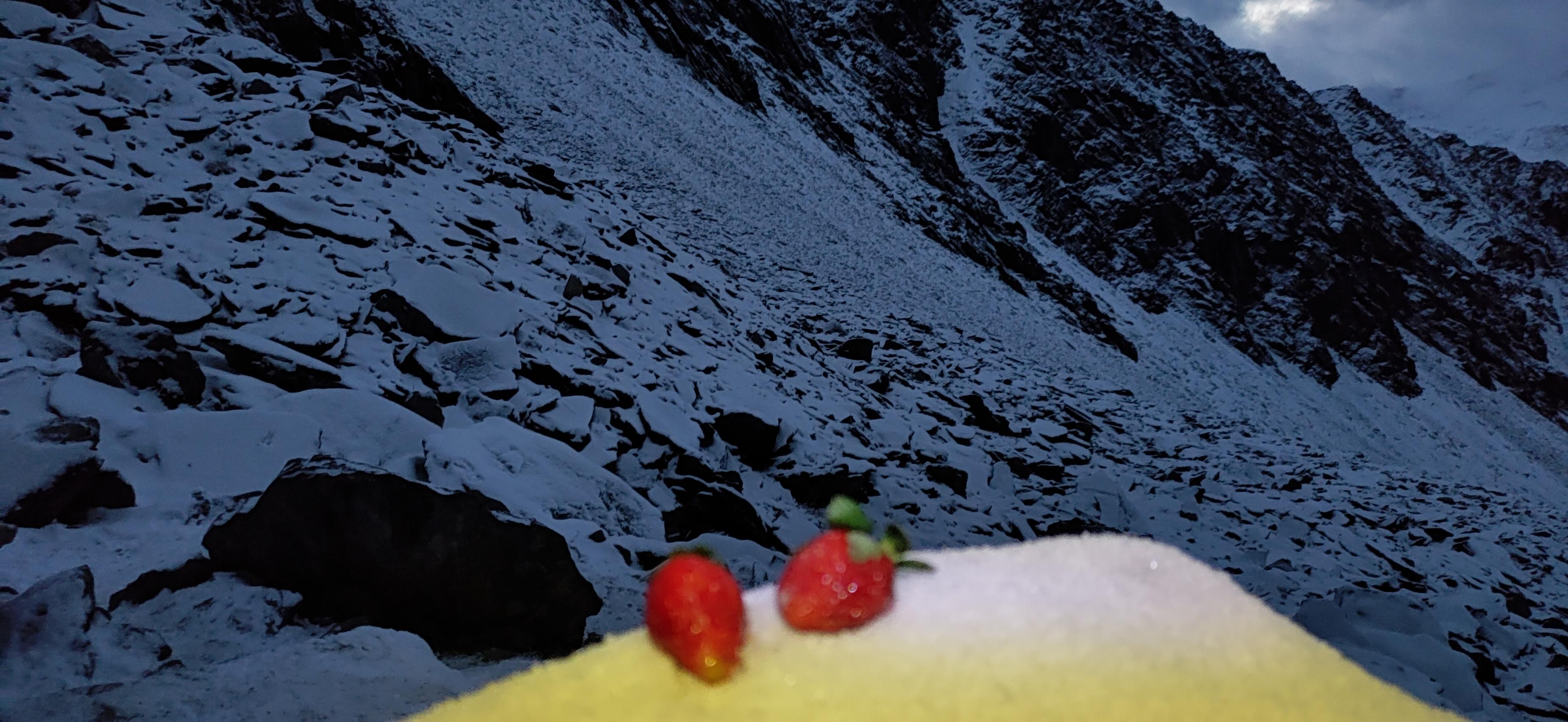 【蔚藍】帶著草莓爬雪山-第6張