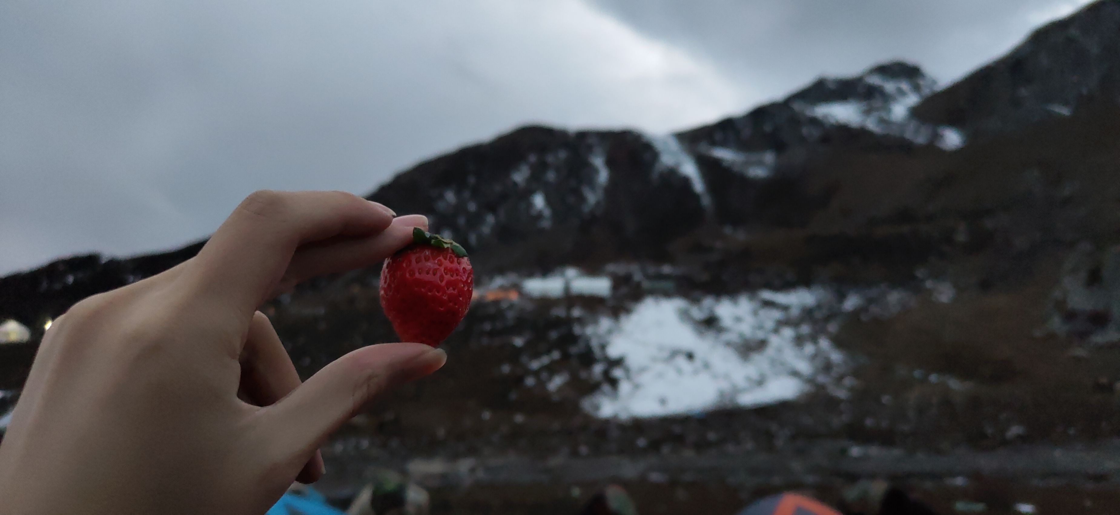 【蔚藍】帶著草莓爬雪山-第4張