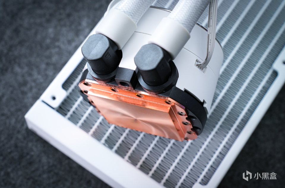 一线品牌看呆！从外观到性能都五五开？七彩虹Z790 D5 FLOW实测