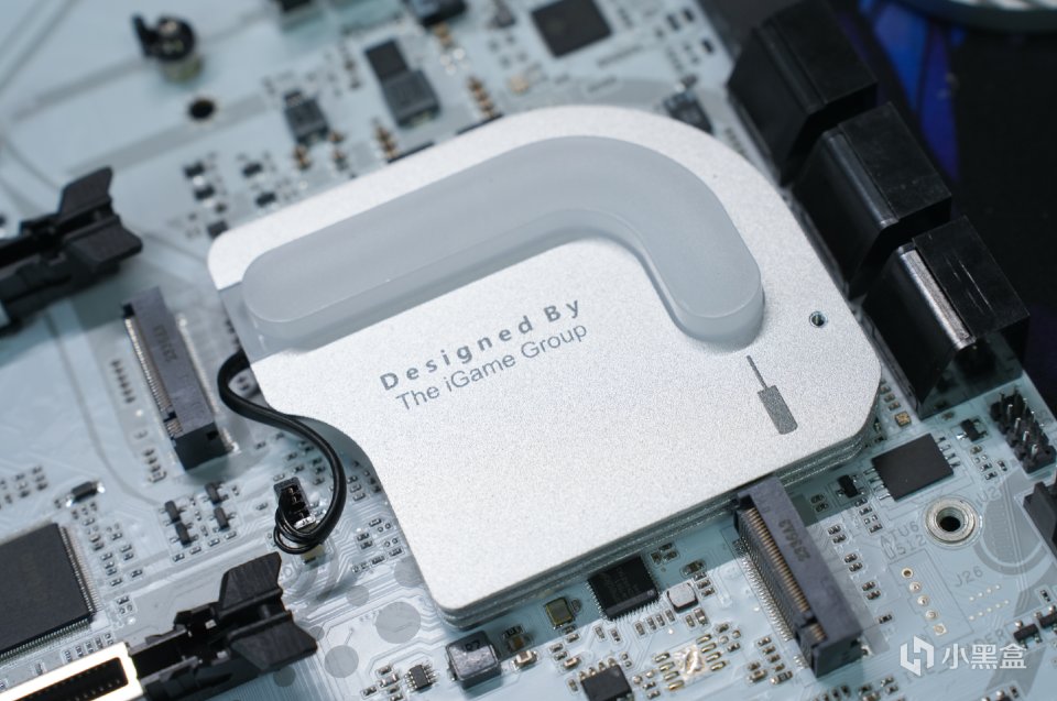 一线品牌看呆！从外观到性能都五五开？七彩虹Z790 D5 FLOW实测