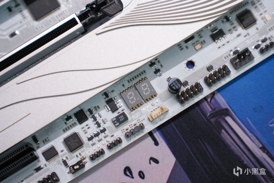 一线品牌看呆！从外观到性能都五五开？七彩虹Z790 D5 FLOW实测