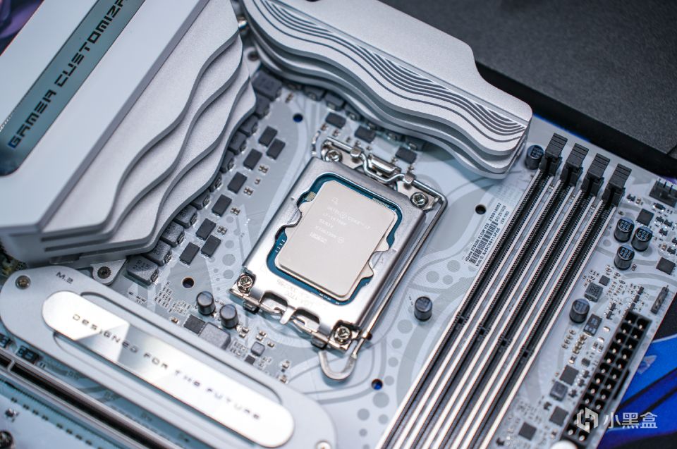 一线品牌看呆！从外观到性能都五五开？七彩虹Z790 D5 FLOW实测