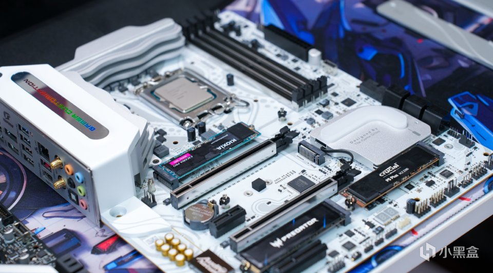 一线品牌看呆！从外观到性能都五五开？七彩虹Z790 D5 FLOW实测