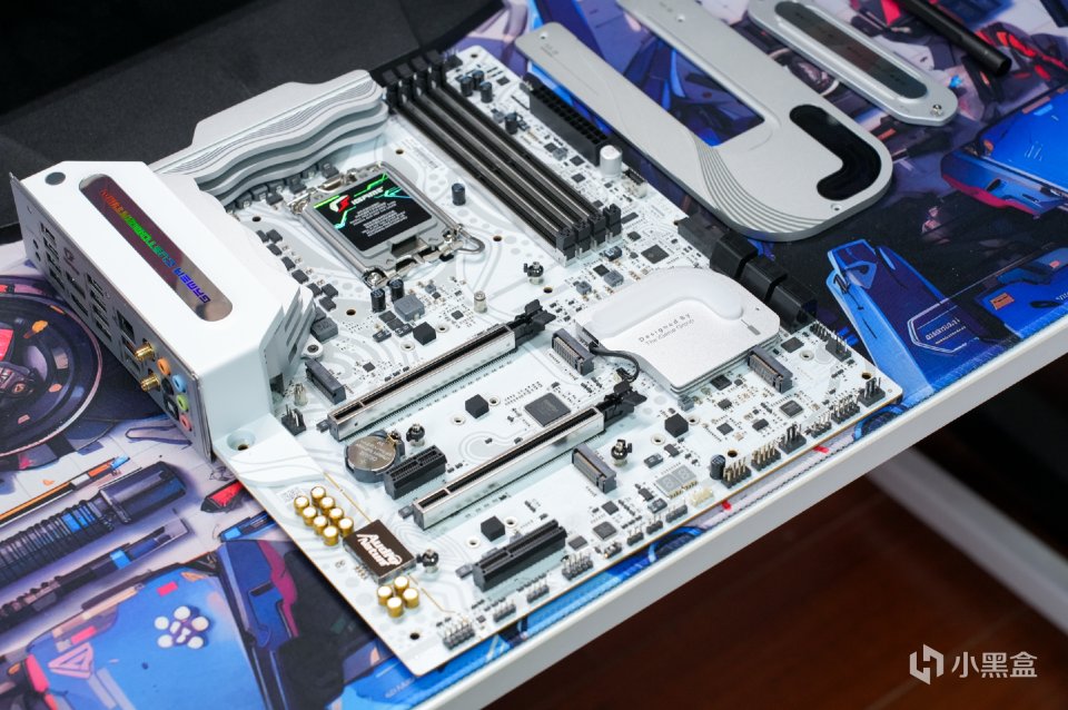 一线品牌看呆！从外观到性能都五五开？七彩虹Z790 D5 FLOW实测