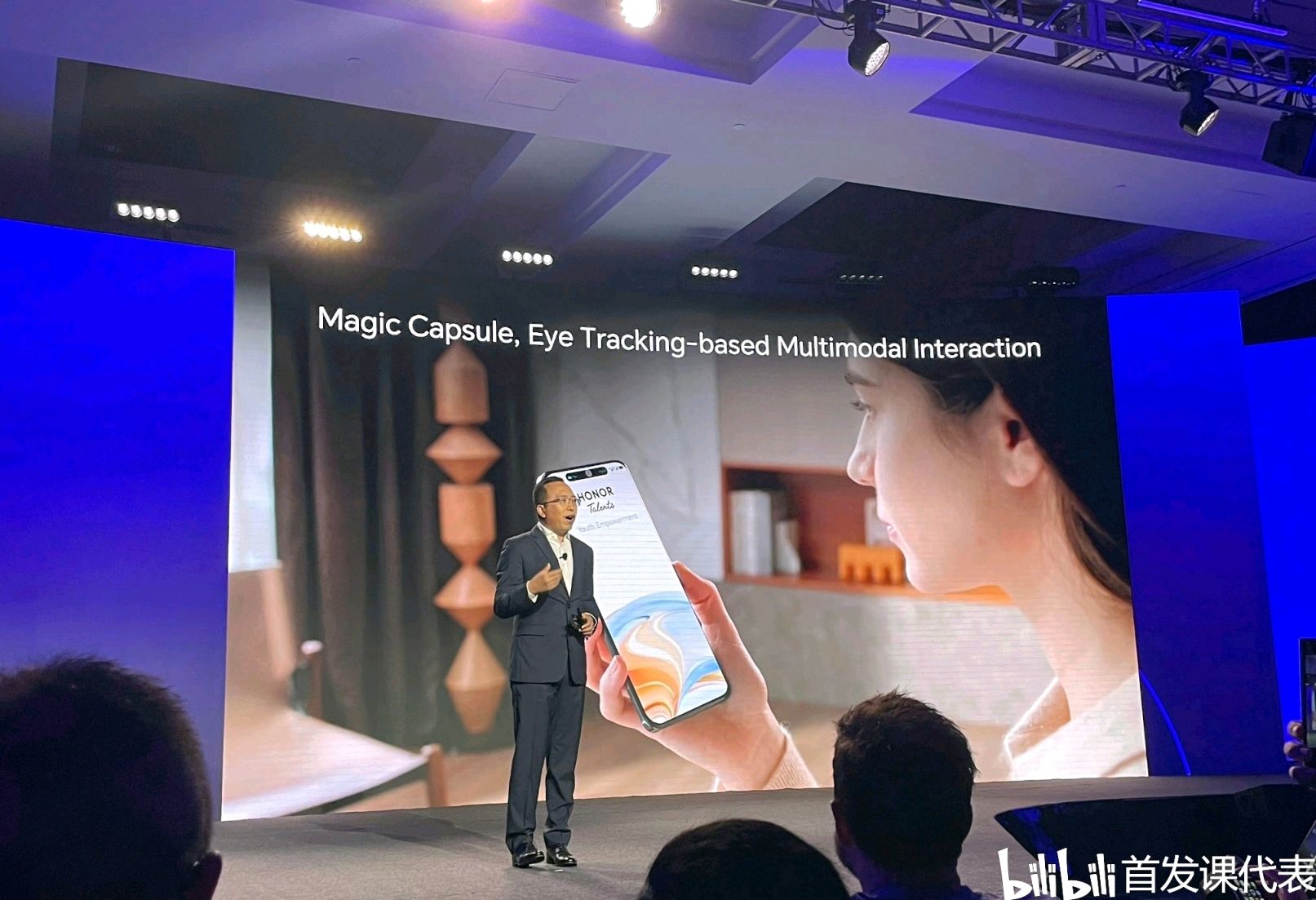 【球盟会】荣耀 Magic6 系列：卫星通信，1.6 亿潜望长焦