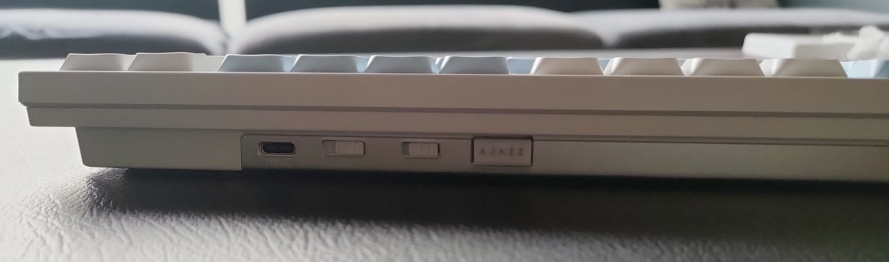 矮轴配上GASKET?当大厂开卷矮轴键盘  黑爵AK832