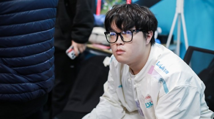 【英雄联盟】LPL：Bin和Zeus是不是就差一个英雄池？-第2张