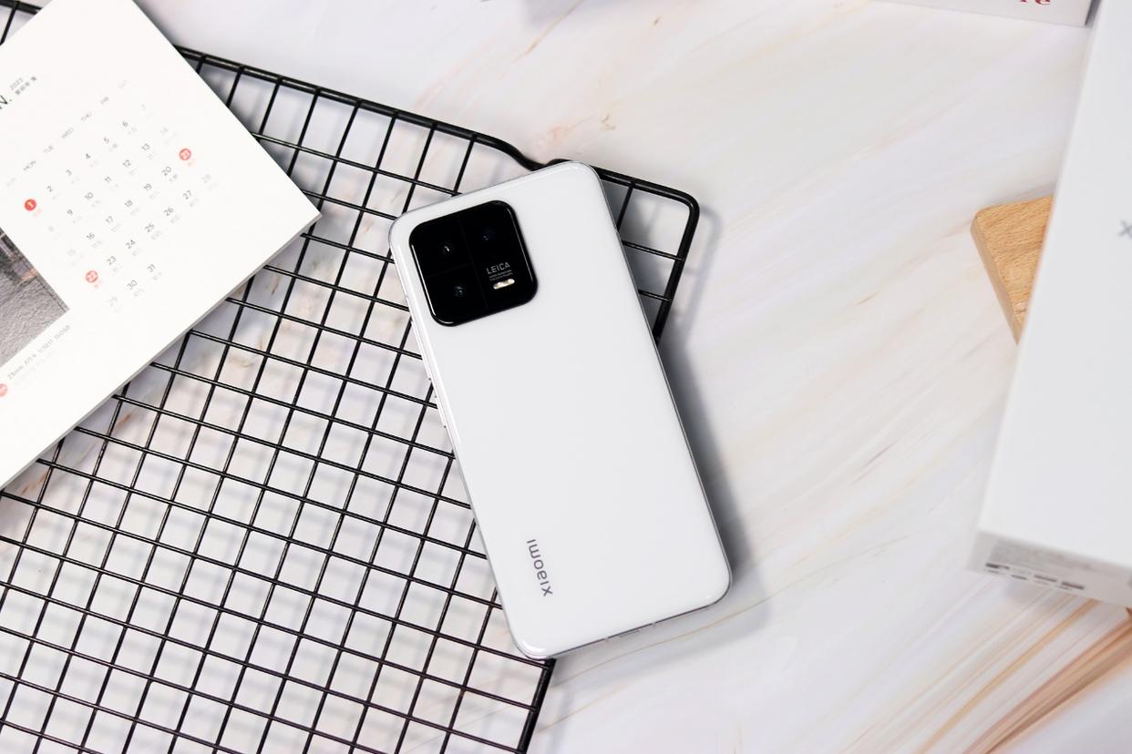 小米手机大跳水：小米13官宣降价，真香时刻？