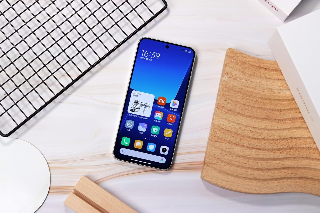 小米手机大跳水：小米13官宣降价，真香时刻？