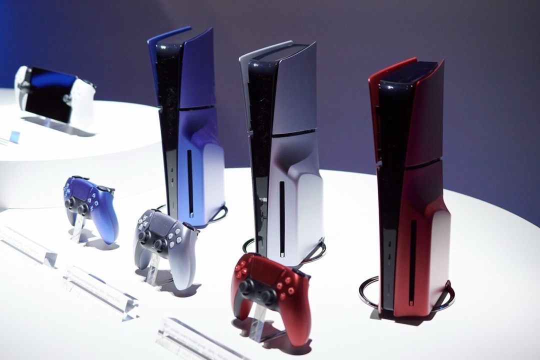 索尼展示即将推出的 PS5 Slim 主机外壳