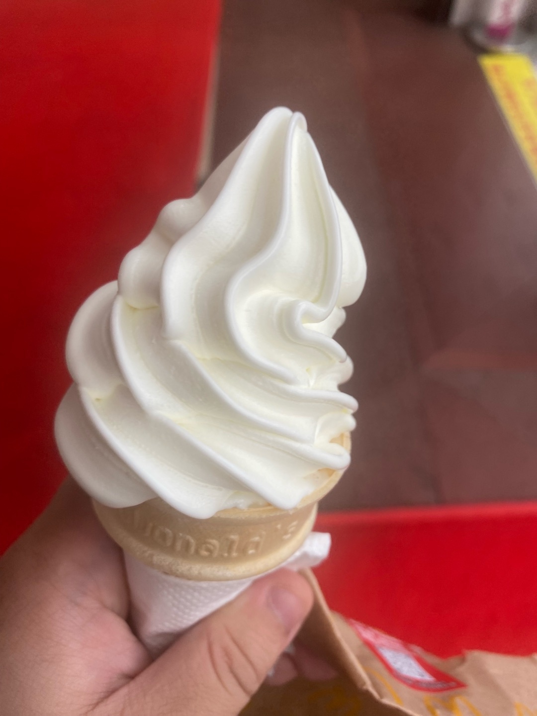 【小饭盒】夏天吃脆皮圆筒冰淇淋的技巧