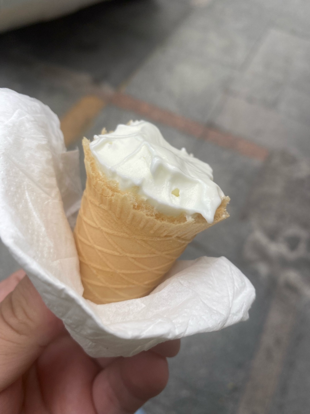 【小饭盒】夏天吃脆皮圆筒冰淇淋的技巧-第4张