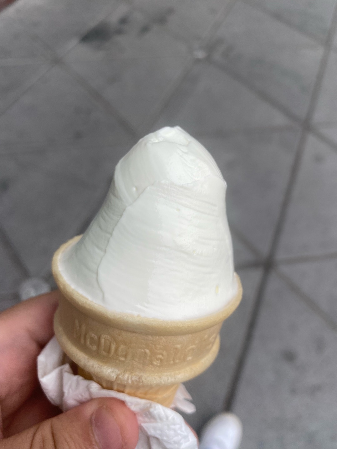 【小飯盒】夏天吃脆皮圓筒冰淇淋的技巧-第2張