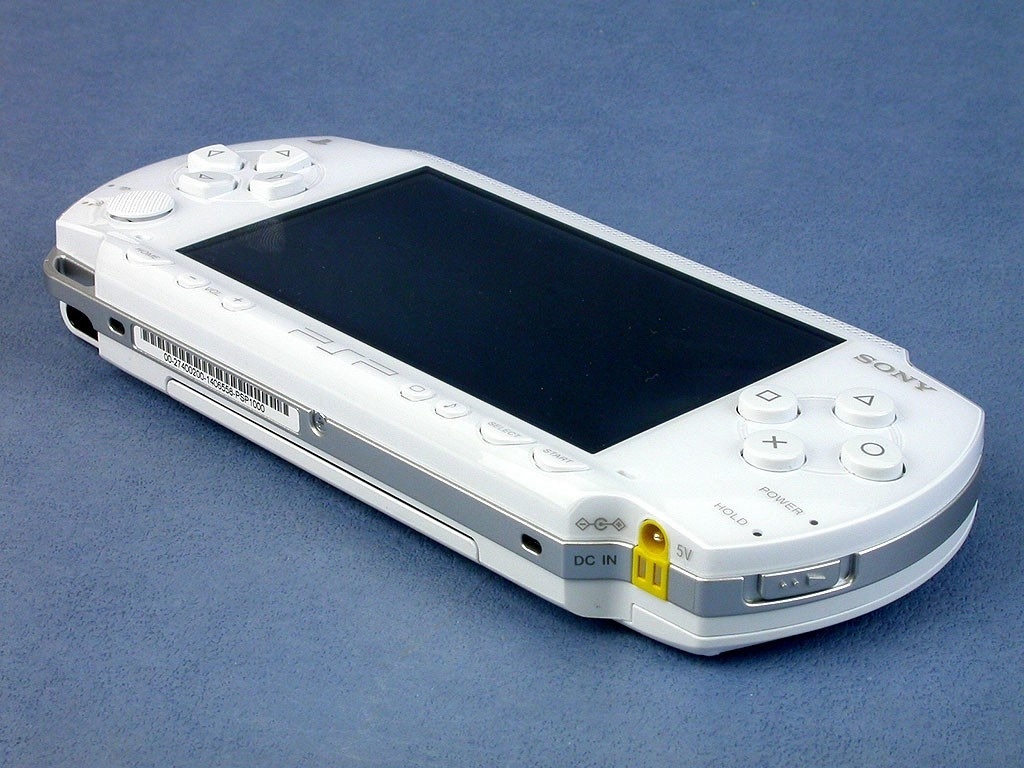 【主机游戏】PSP:陪伴了我整个童年，落幕却依旧闪闪发光的巅峰之作