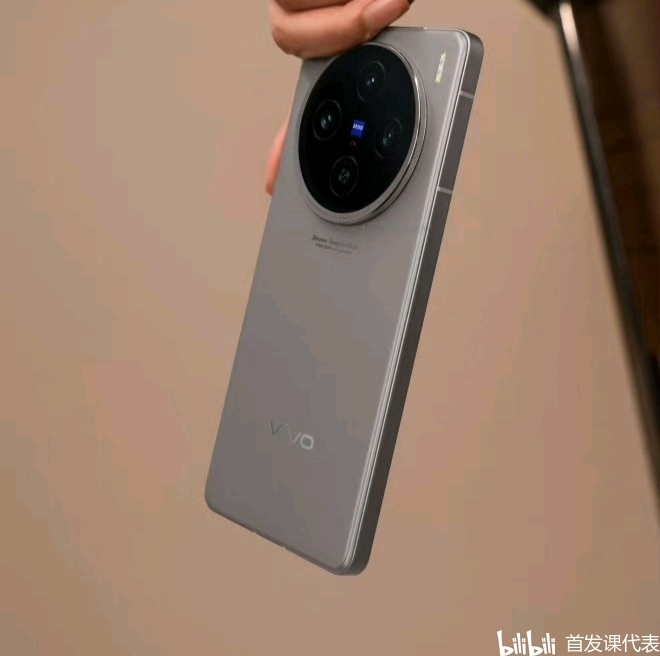 vivo X100s，真机照曝光，直角边框+窄边直屏设计 1%title%