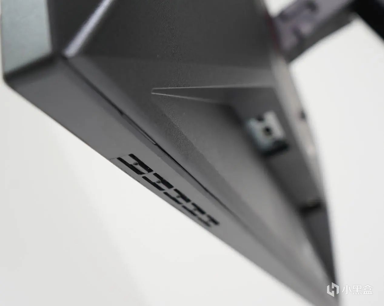 618千元预算买电竞显示器：HKC G27H2还是AOC Q27G4？实测看看！