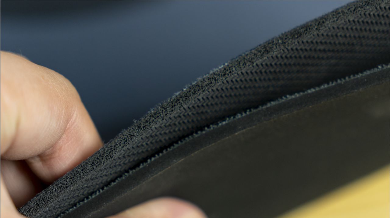 一张鼠标垫还分正版和盗版？几十块真能“平替”大牌正版鼠标垫？