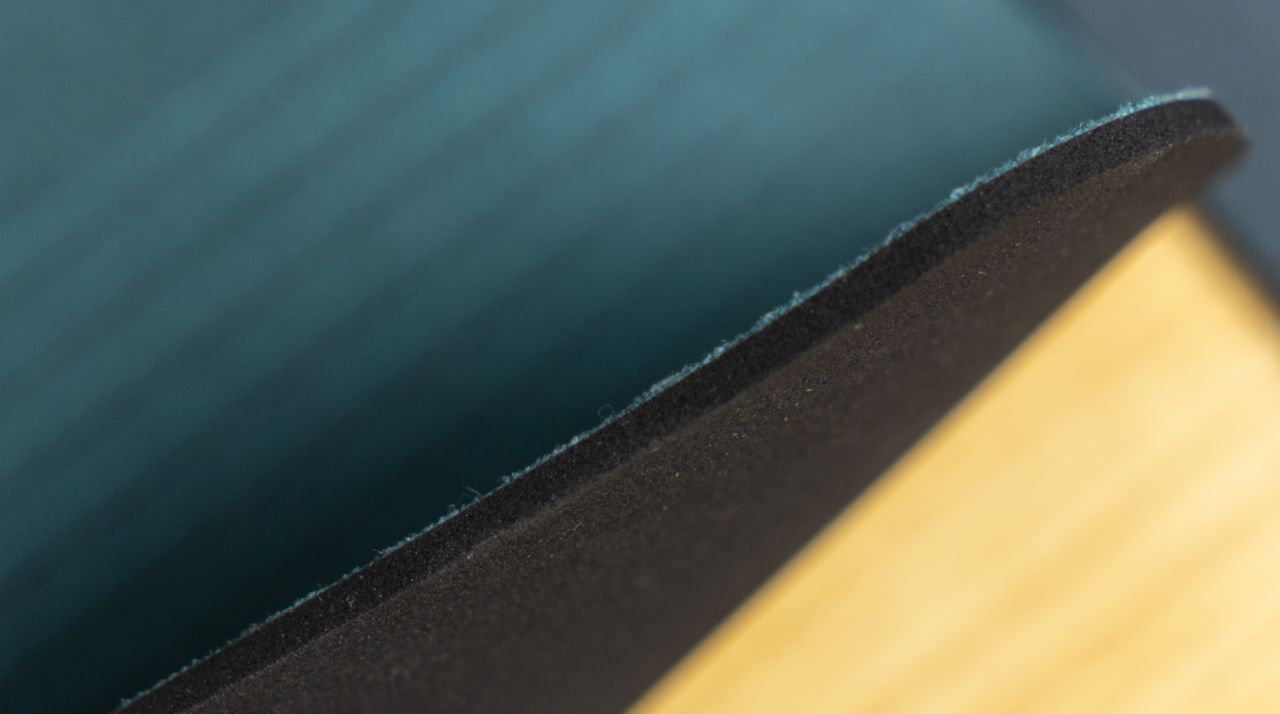 一张鼠标垫还分正版和盗版？几十块真能“平替”大牌正版鼠标垫？