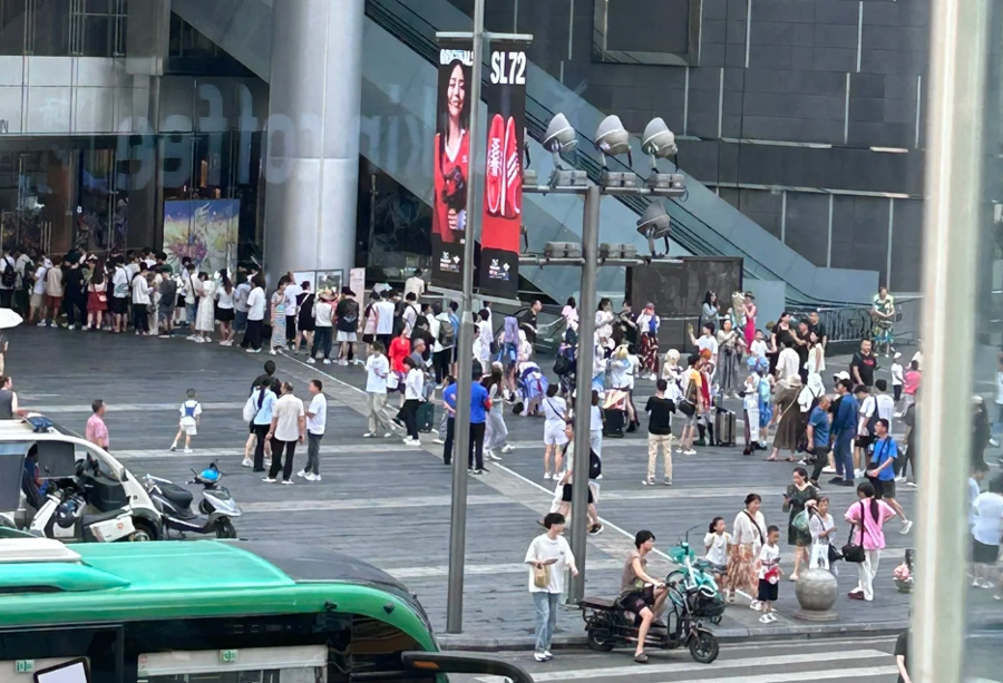 又把聯動玩成漫展，原神x法國嬌蘭成都線下活動開啟，現場人山人海-第1張