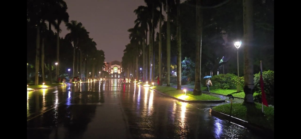 在雨水中寻觅含蓄而温柔的诗篇——简评交响乐之雨