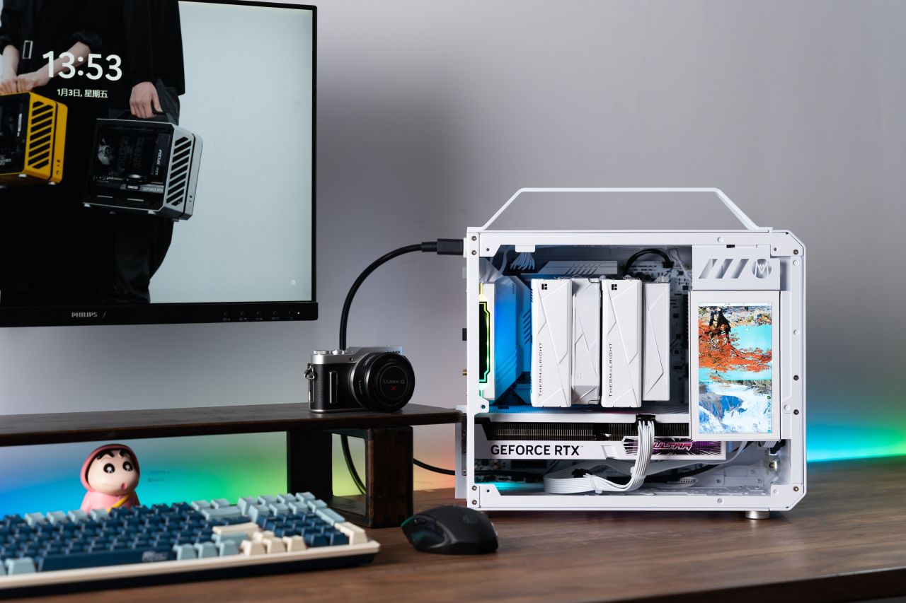 老妈问我为什么行李箱里一件衣服都没有，只有一台破电脑