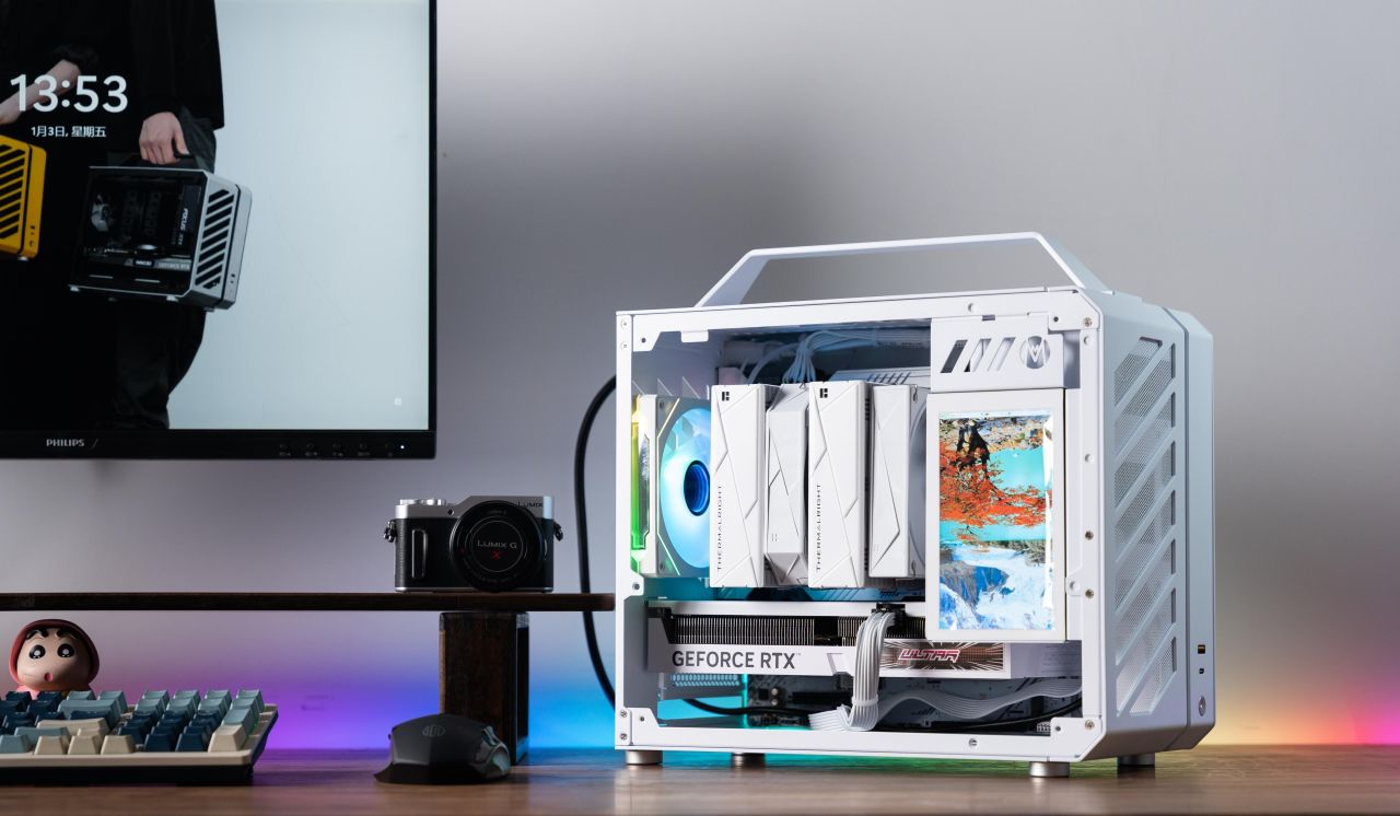 老妈问我为什么行李箱里一件衣服都没有，只有一台破电脑