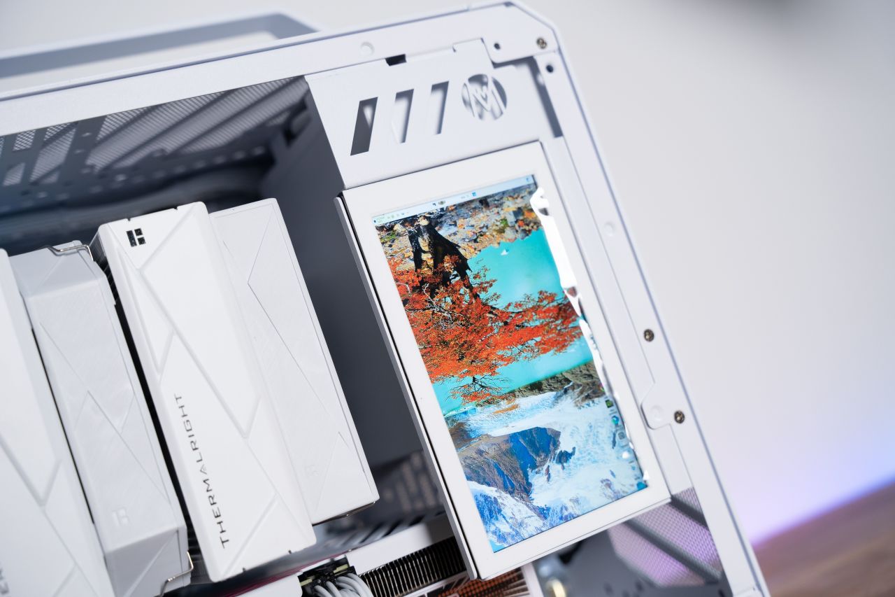 老妈问我为什么行李箱里一件衣服都没有，只有一台破电脑