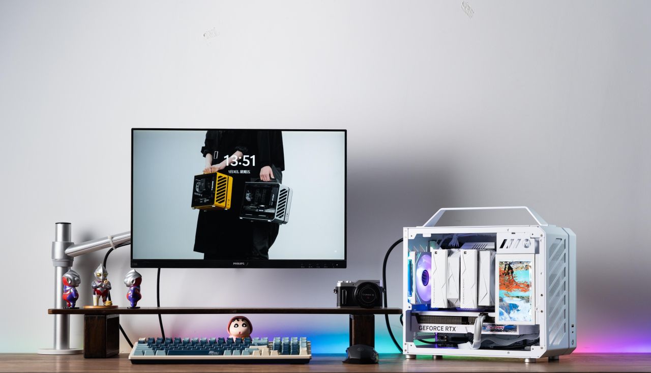 老妈问我为什么行李箱里一件衣服都没有，只有一台破电脑