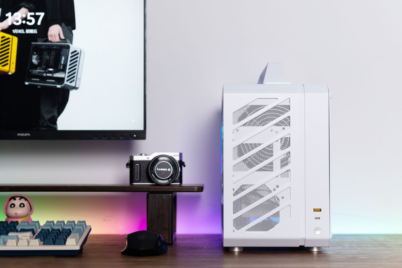 老妈问我为什么行李箱里一件衣服都没有，只有一台破电脑