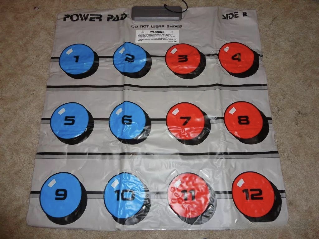 红白机的赛博考古：那些比元宇宙更疯狂的80年代外设