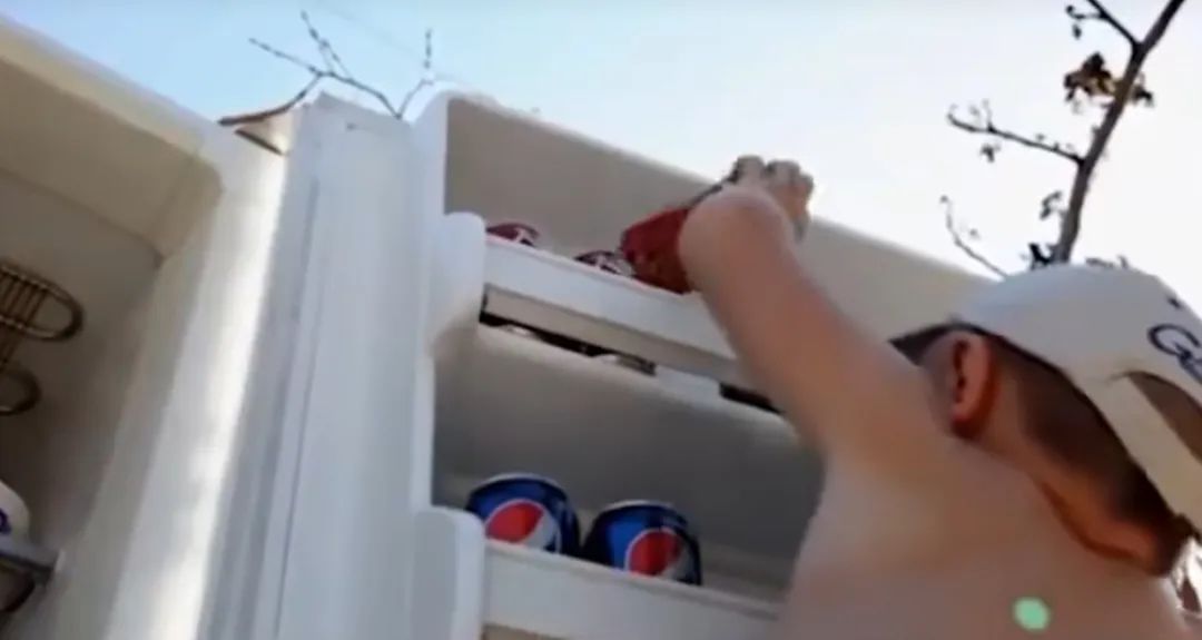 "八大门派围攻练习时长73年的KFC"，你又是哪位__FC？