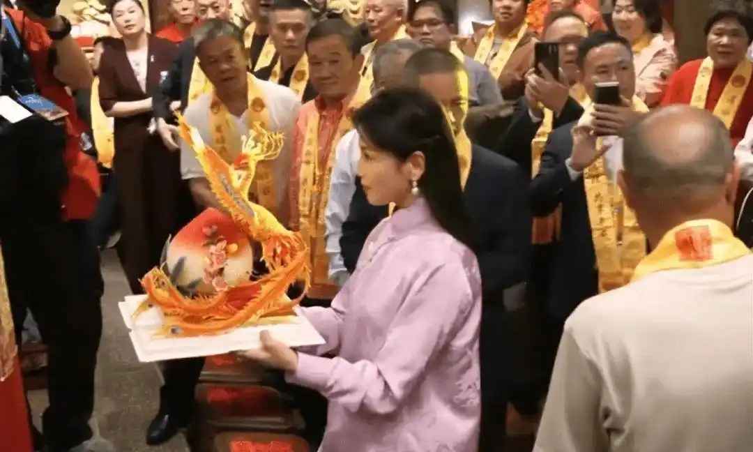 刘涛为妈祖献上寿桃 担任妈祖文化全球推广大使-第3张