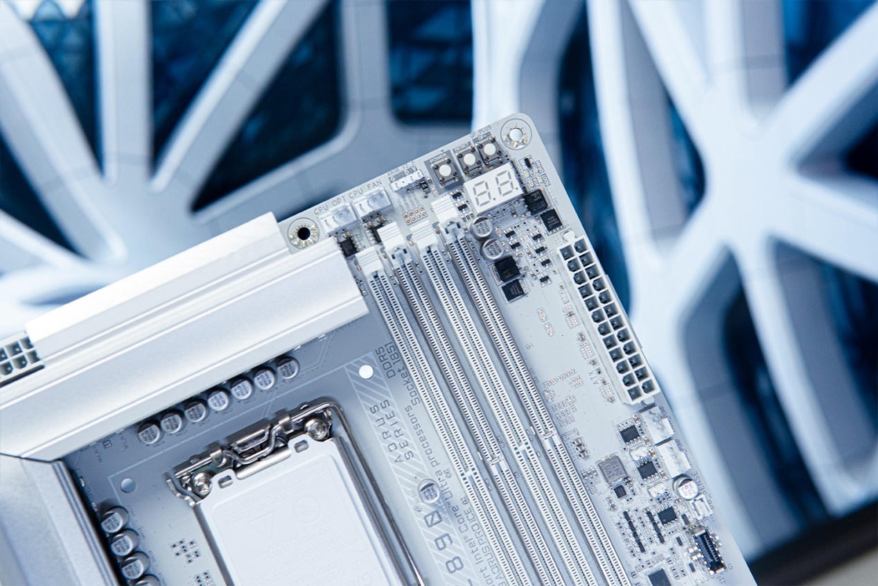 技嘉电竞冰雕Z890 AORUS PRO ICE+英特尔酷睿Ultra 7 265K测试-第2张