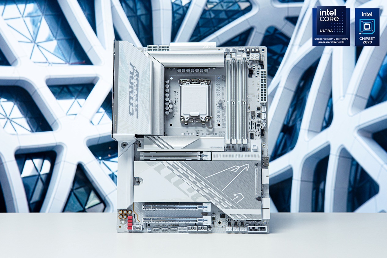 技嘉电竞冰雕Z890 AORUS PRO ICE+英特尔酷睿Ultra 7 265K测试