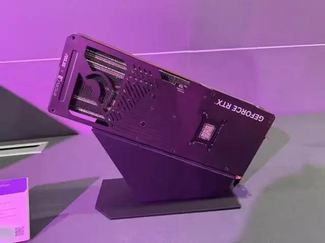 四槽大板砖,华硕×猫头鹰联名第三代RTX 5080 Noctua推出-第3张