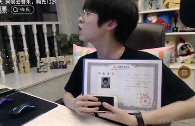 主播人物誌:“從天才少年到爭議主播:嗨氏的遊戲人生沉浮錄”-第7張