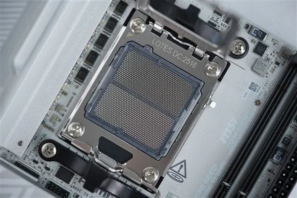 技嘉经典超频主板回归！竟然有超级复古PS/2接口