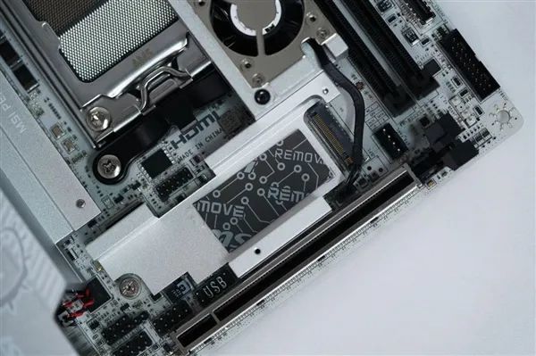 技嘉经典超频主板回归！竟然有超级复古PS/2接口